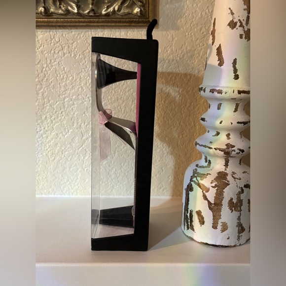 Elegant High Heel Cake Server with Pink Ribbon - Picture 2 of 6